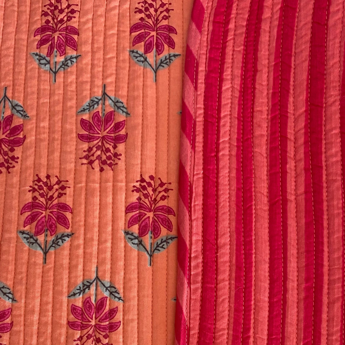 FLOR Y RAYA SALMON Y FUCSIA