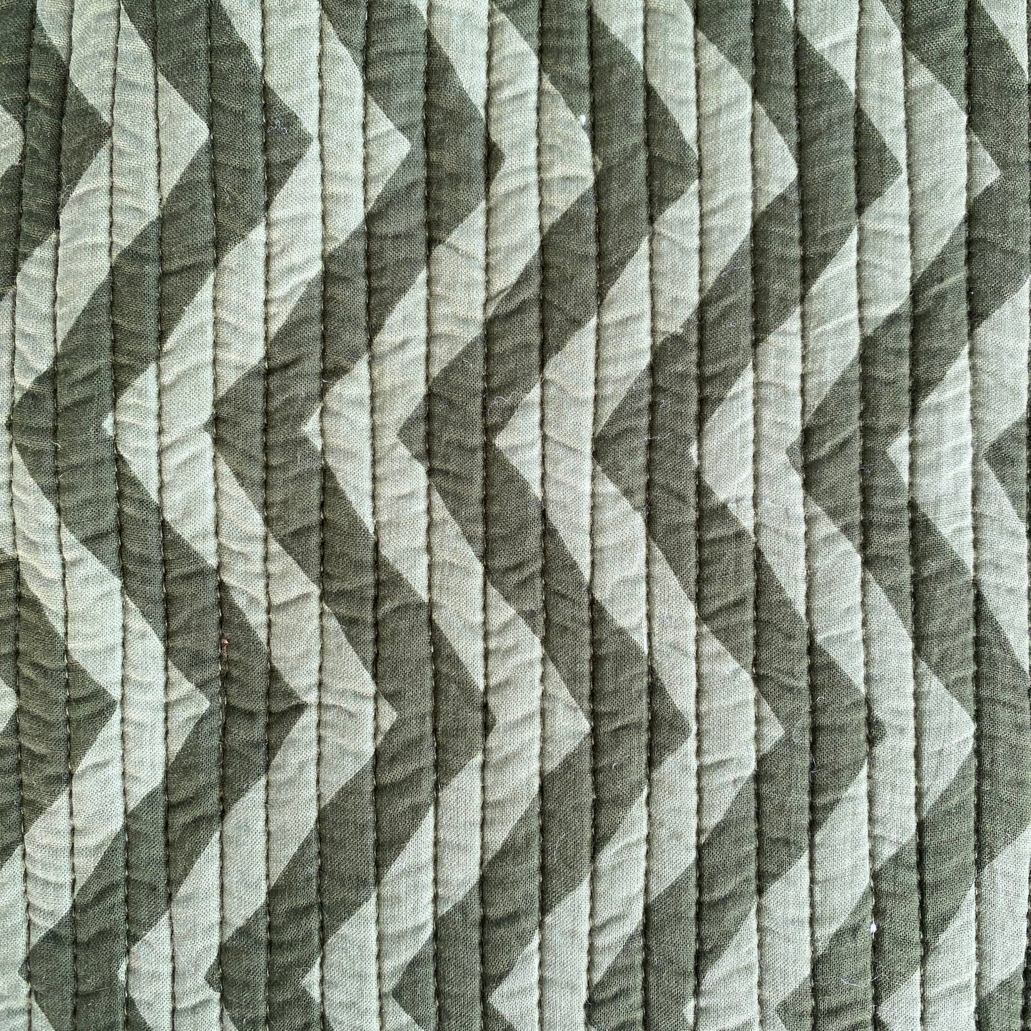 ZIG ZAG CON FLOR FUCSIA Y OCRE