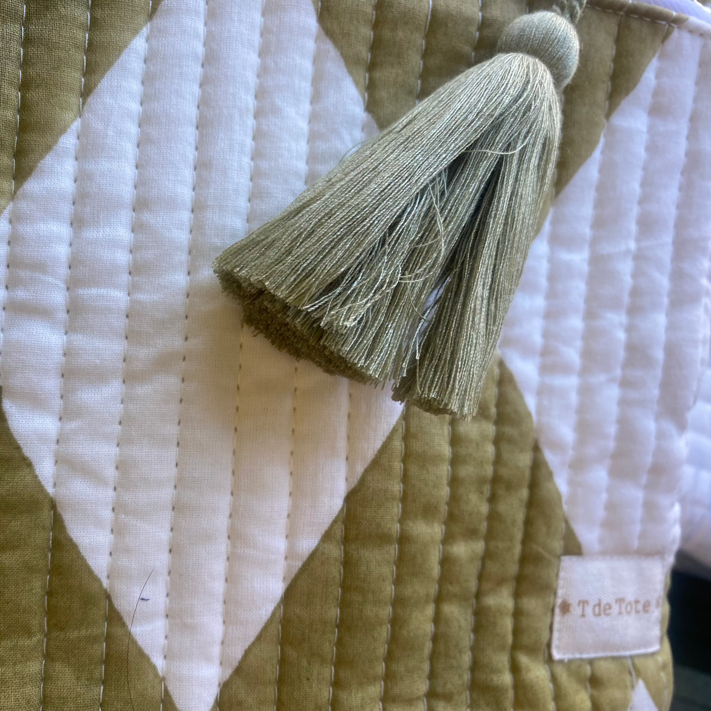 CARTERA ROMBOS VERDE CAQUI