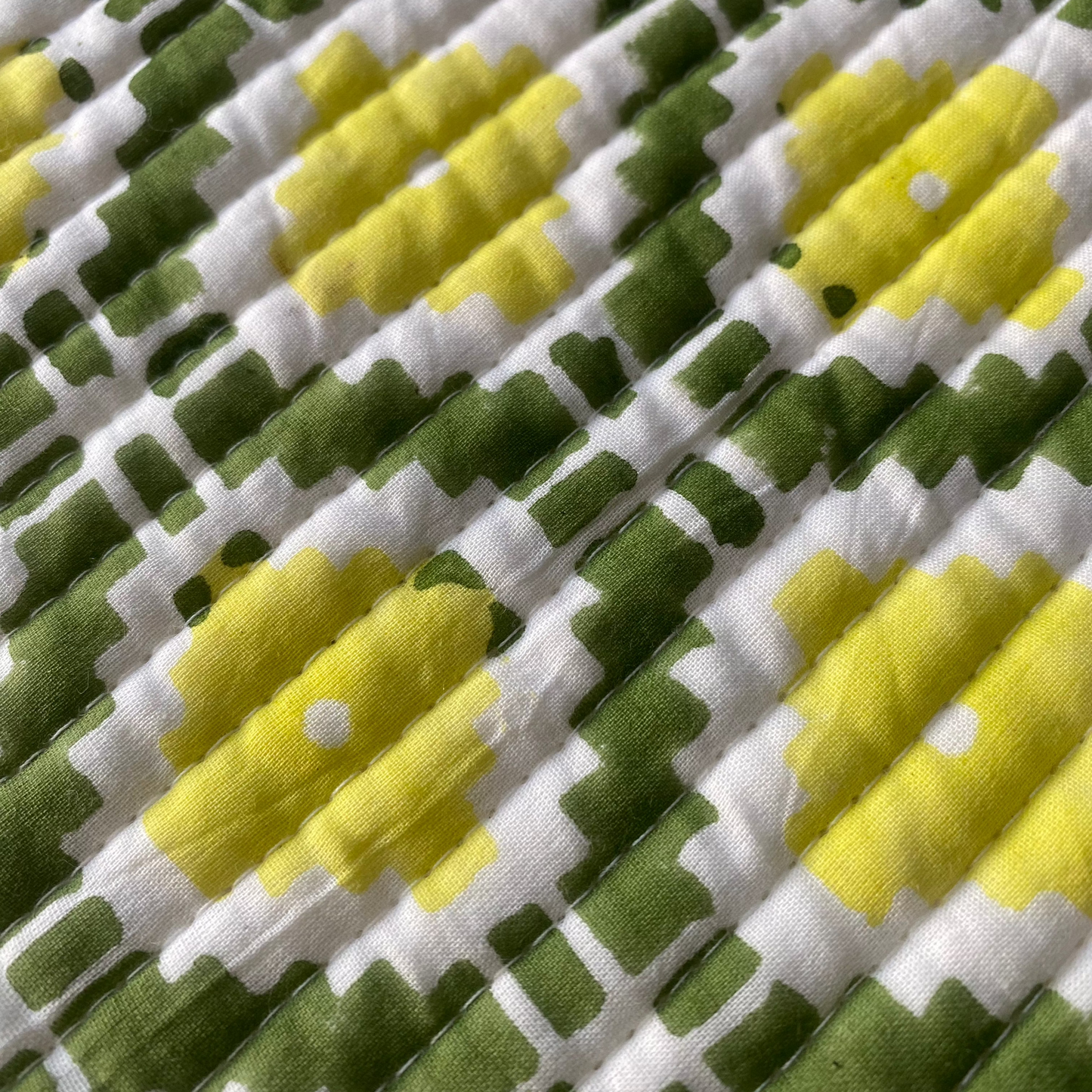 FUNDA TABLET GEOMETRÍA LIMÓN Y CAQUI.