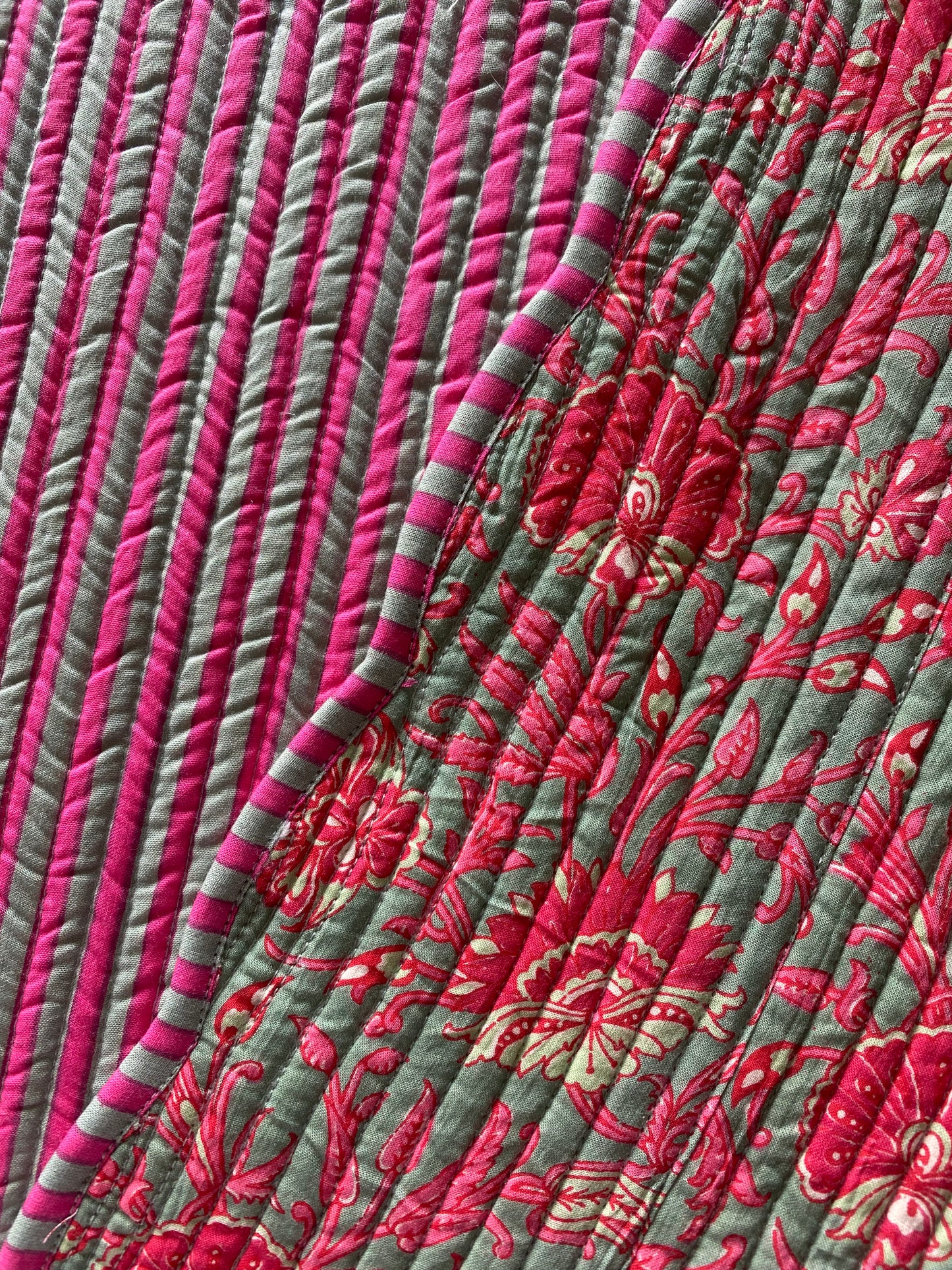 Fucsia turquesa y verde agua
