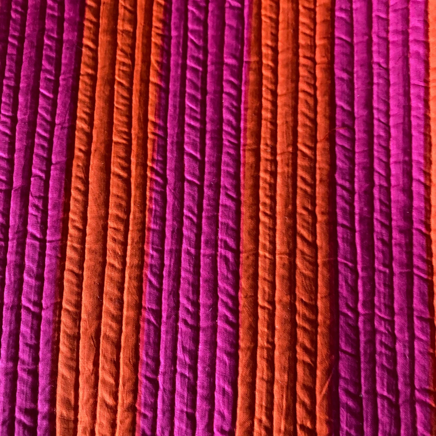 RAYA ANCHA NARANJA Y FUCSIA  CON CUADROS