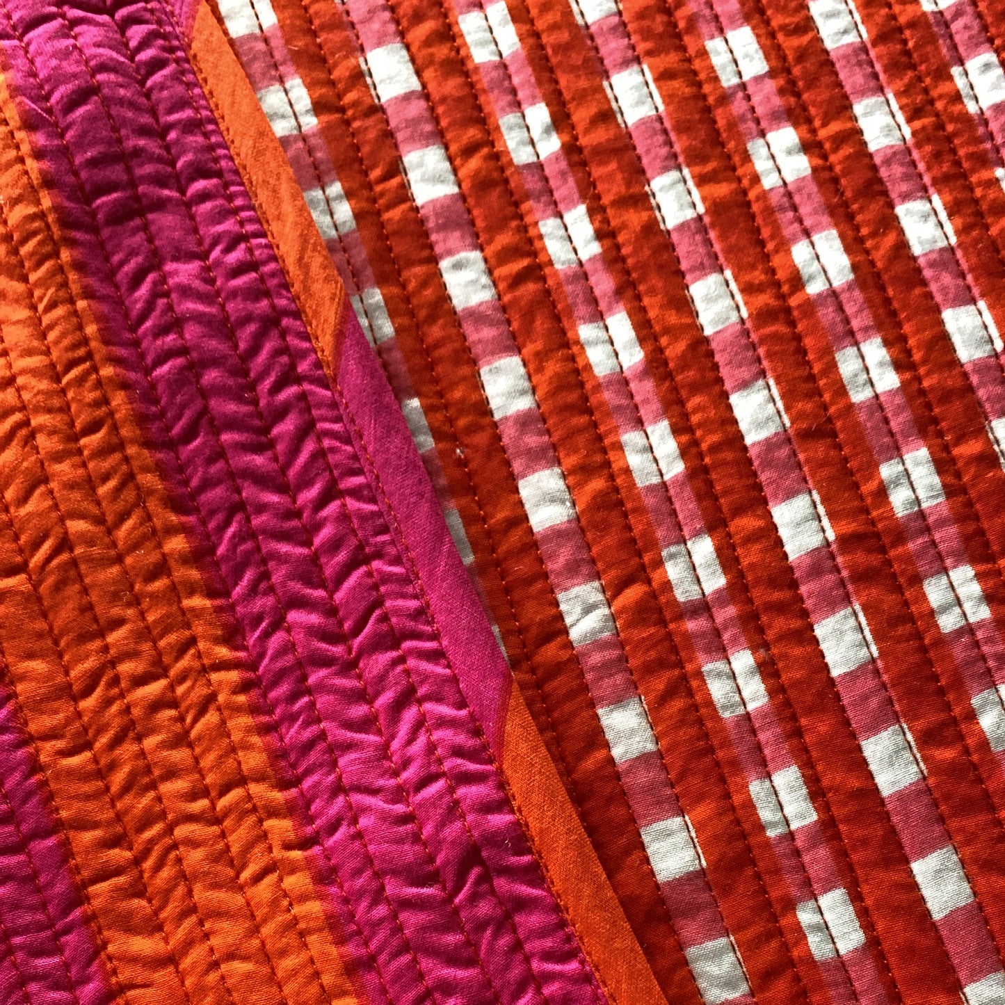 RAYA ANCHA NARANJA Y FUCSIA  CON CUADROS