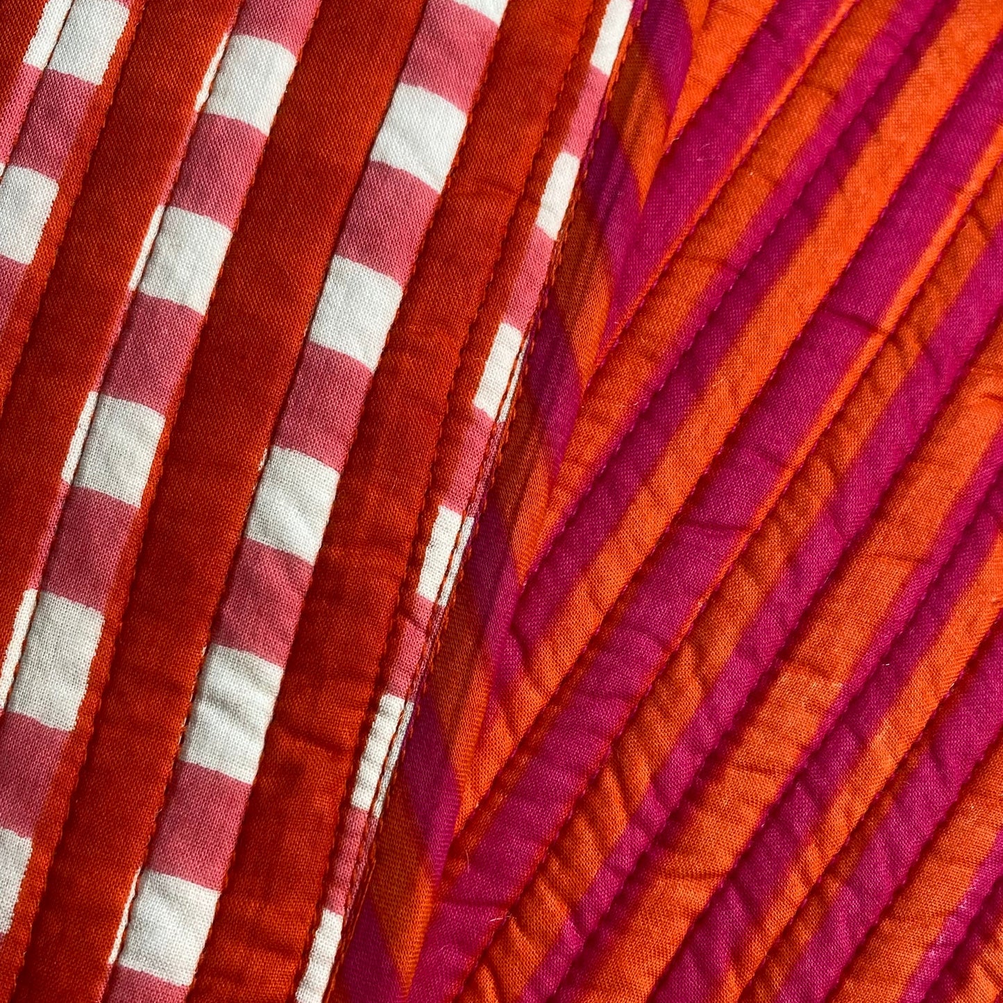 RAYAS Y CUADROS  FUCSIA Y NARANJA