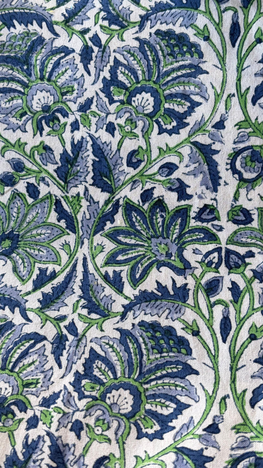PIÑAS AZULES