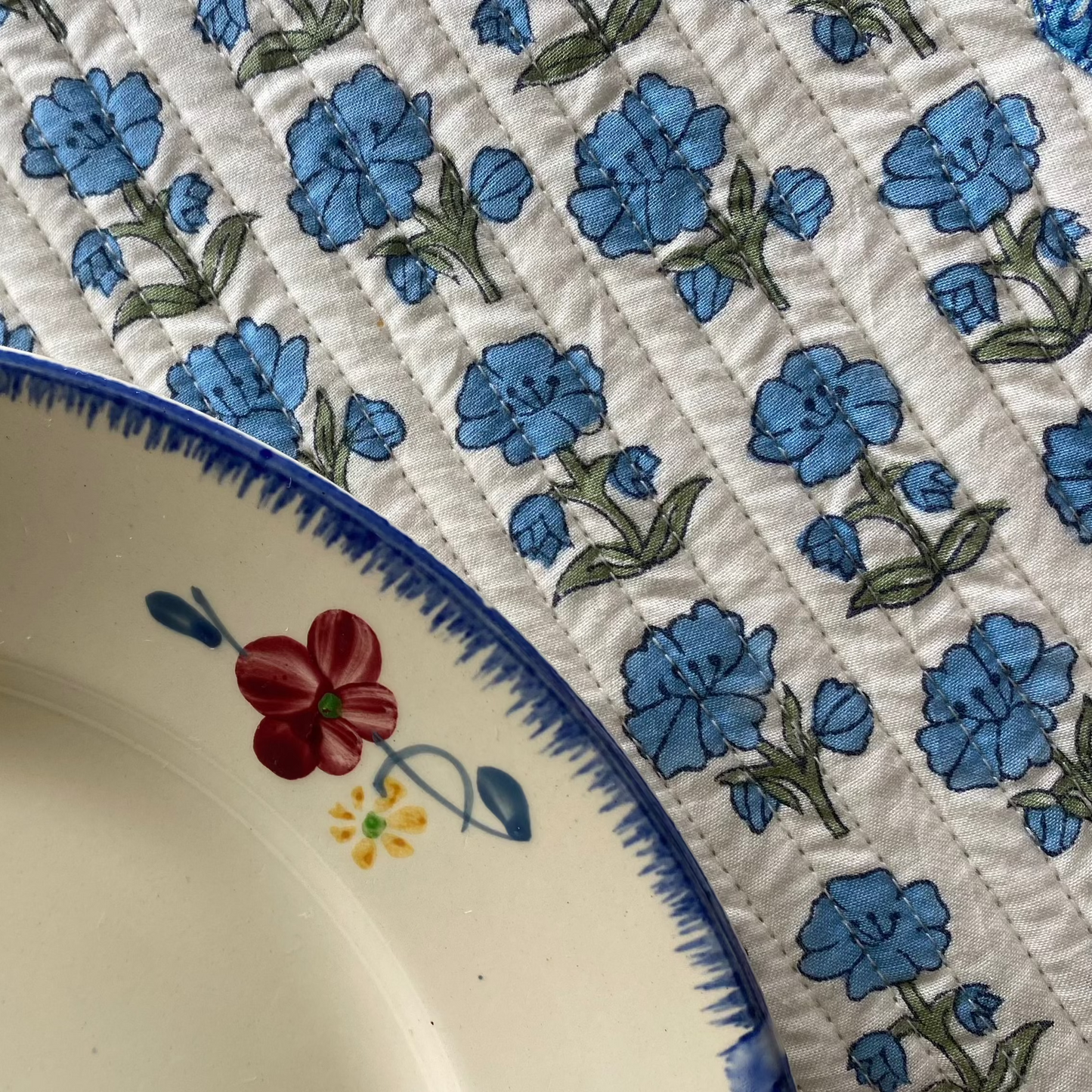 FLOR AZUL Y BLANCO