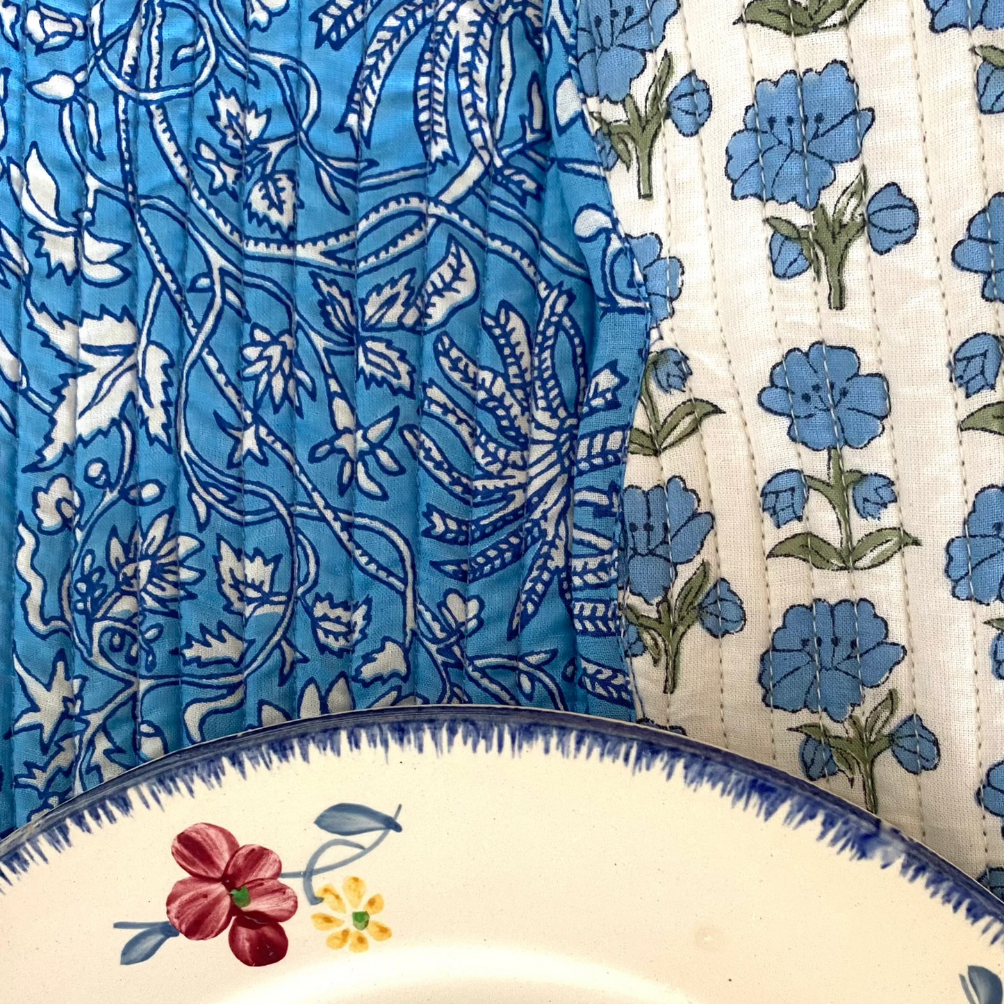 FLOR AZUL Y BLANCO