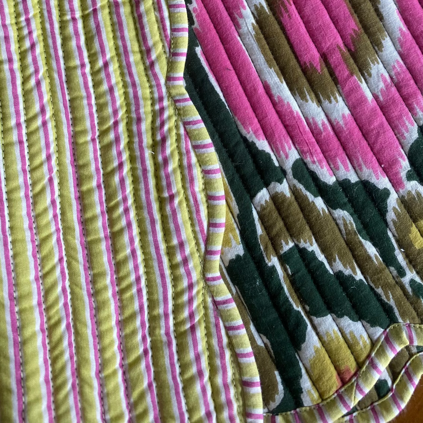 IKAT Y RAYAS LIMA Y FUCSIA